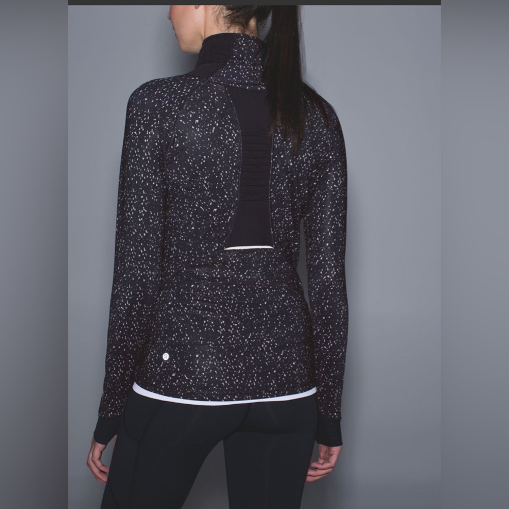 Lululemon Go The Distance 1/2 Zip
Butterfly Texture Mink Berry Black